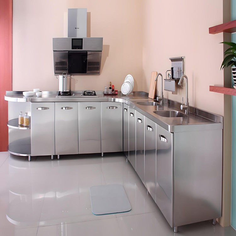 Roostevabast terasest köögikapid